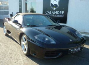 Une Ferrari 360 Modena noire