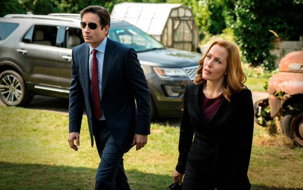Mulder, Scully et le Ford Explorer 2016 dans The X-Files