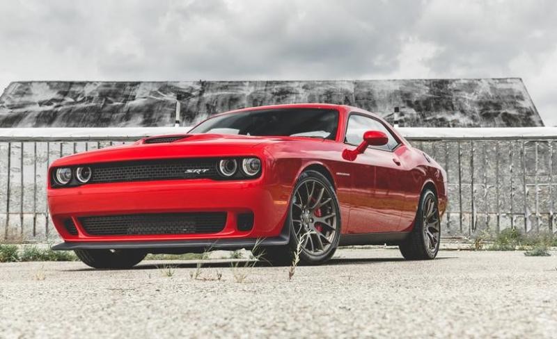 Muscle car Dodge Challenger V8 HellCat