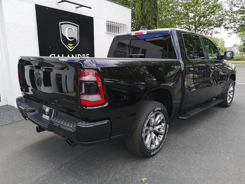 Et pourquoi pas un pick up pour tracter une caravane en vacances ?