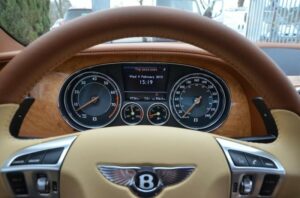 Cuir et bois précieux : l'intérieur raffiné de la Bentley Continental GT