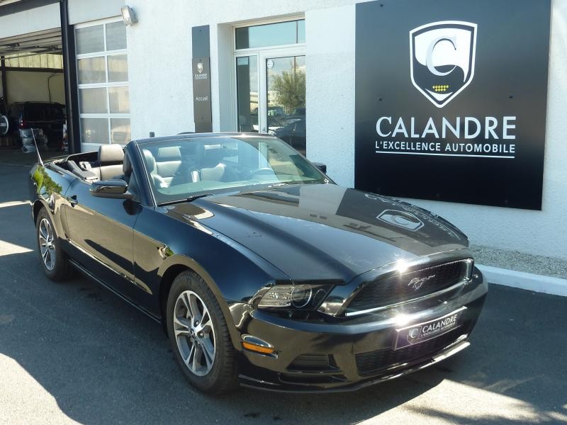 Ford Mustang noire cabriolet