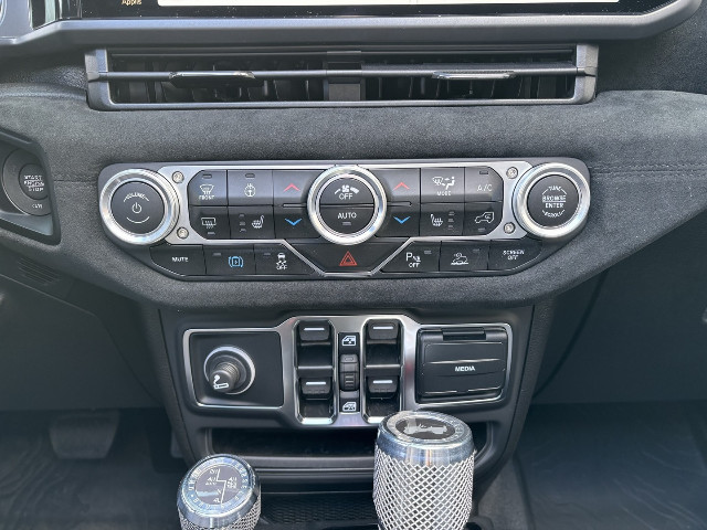 Véhicule JEEP WRANGLER à vendre