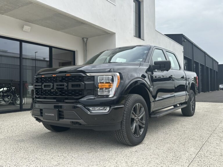 XLT Sport + calandre raptor + pack cuir (68891€ HT) à partir de 945€ HT sans apport